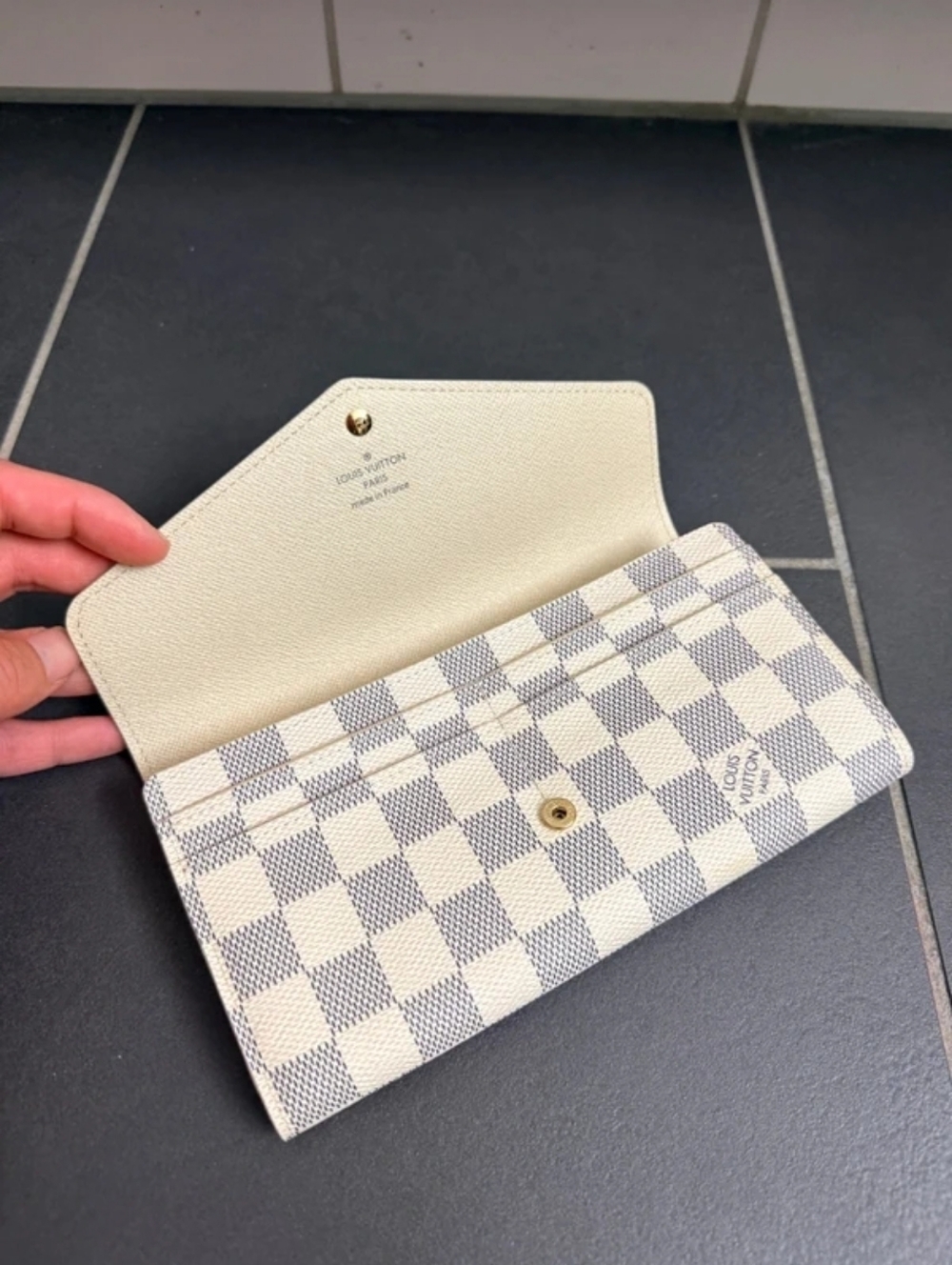 Louis Vuitton Sarah Wallet - Picture 7 of 14